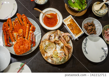 Seafood delicacies such as crab Seafood delicacies such as crab 142212711
