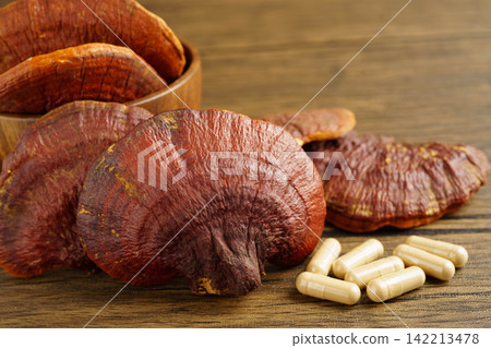 Lingzhi or Reishi mushroom with capsules, organic natural healthy food. Lingzhi or Reishi mushroom with capsules, organic natural healthy food. 142213478