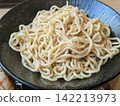 Medium-thick, curly noodles 142213973