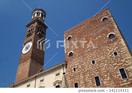 Torre dei Lamberti - medieval tower of the Lamberti XI century - 84 m. Piazza delle Erbe, UNESCO world heritage site  in Verona, Italy 142214151