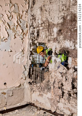 Efficient crew communicates through signals during demolition efforts 142214284