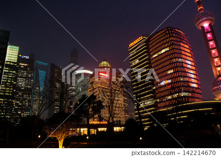 Night view to the business center in Shanghai, China Night view to the business center in Shanghai, China 142214670