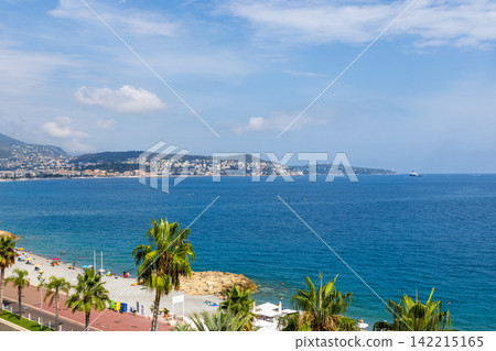 法國南部尼斯的夏日海景。 法國南部尼斯的夏日海景。 142215165