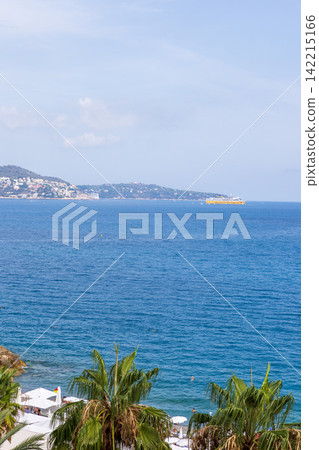 法國南部尼斯的夏日海景。 法國南部尼斯的夏日海景。 142215166