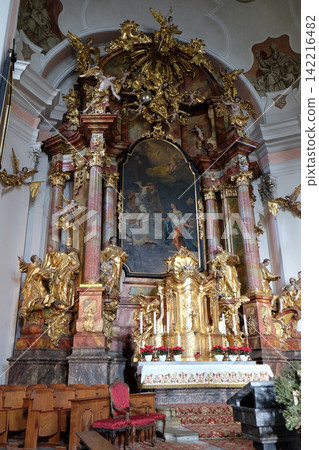 Main altar in Barmherzigenkirche church in Graz, Styria, Austria Main altar in Barmherzigenkirche church in Graz, Styria, Austria 142216482