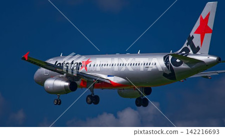 Jetstar's Airbus A320 passenger aircraft Jetstar's Airbus A320 passenger aircraft 142216693