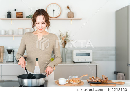 Making breakfast in the kitchen, Woman preparing breakfast Making breakfast in the kitchen, Woman preparing breakfast 142218130