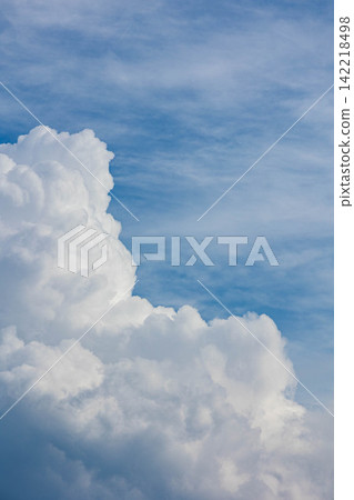 夏天的天空和雲 142218498