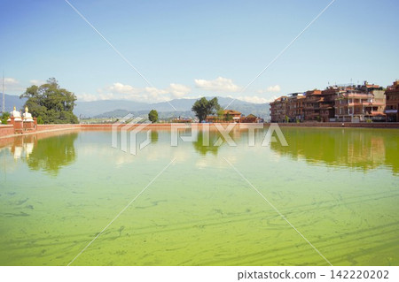 尼泊爾:Siddha Pokhari 人工湖和巴克塔普爾的城市景觀 尼泊爾:Siddha Pokhari 人工湖和巴克塔普爾的城市景觀 142220202