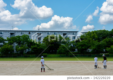 夢想成為職業棒球選手並努力奮鬥的棒球少年 142220220