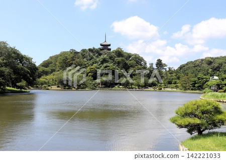 夏日三溪園:三重塔,重要文化財產,神奈川縣橫濱市 夏日三溪園:三重塔,重要文化財產,神奈川縣橫濱市 142221033