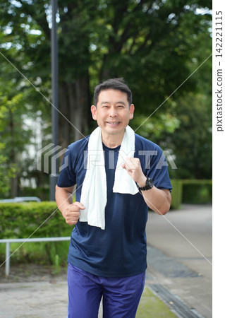 Men jogging Men jogging 142221115