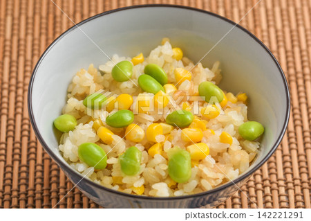 玉米和毛豆飯 玉米和毛豆飯 142221291