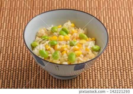 玉米和毛豆飯 玉米和毛豆飯 142221293