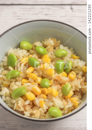 玉米和毛豆飯 玉米和毛豆飯 142221295