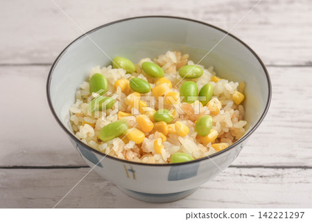 玉米和毛豆飯 玉米和毛豆飯 142221297