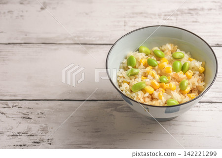 玉米和毛豆飯 玉米和毛豆飯 142221299