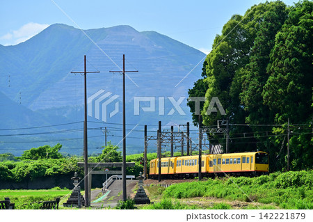 Mount Fujiwara and the Sangi Railway Hokusei Line train Mount Fujiwara and the Sangi Railway Hokusei Line train 142221879