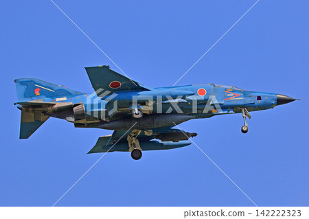 日本航空自衛隊 RF-4 鬼怪 II(海上迷彩)和 AN/ALQ-131(電子對抗吊艙) 日本航空自衛隊 RF-4 鬼怪 II(海上迷彩)和 AN/ALQ-131(電子對抗吊艙) 142222323