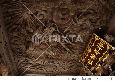 神崎神社的龍形雕刻真是令人印象深刻。 神崎神社的龍形雕刻真是令人印象深刻。 142222481
