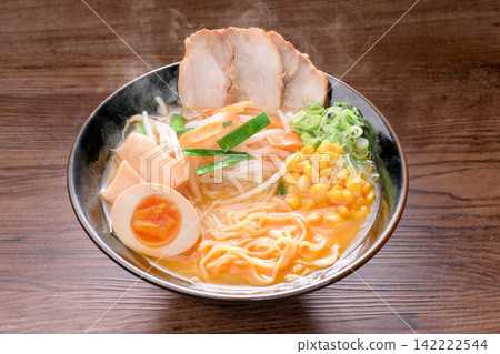 Note: The steam is artificially created. Miso ramen, miso soup, Chinese noodles, stir-fried bean sprouts, toppings. Note: The steam is artificially created. Miso ramen, miso soup, Chinese noodles, stir-fried bean sprouts, toppings. 142222544