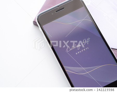一張智慧型手機照片,顯示了用於慶祝場合的電子禮品目錄(螢幕截圖為原圖)。 一張智慧型手機照片,顯示了用於慶祝場合的電子禮品目錄(螢幕截圖為原圖)。 142223598