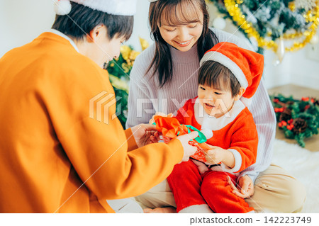 Parents and children having a Christmas party Parents and children having a Christmas party 142223749