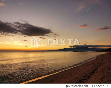 美麗的海灘日落 美麗的海灘日落 142224484
