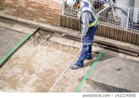 Asphalt pavement, subbase, construction inspection, measuring tape, tape measure, measuring instrument, scale, road construction, inspector Asphalt pavement, subbase, construction inspection, measuring tape, tape measure, measuring instrument, scale, road construction, inspector 142224808