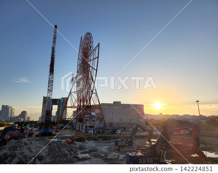Odaiba Ferris Wheel Demolition Work September 2022 Odaiba Ferris Wheel Demolition Work September 2022 142224851