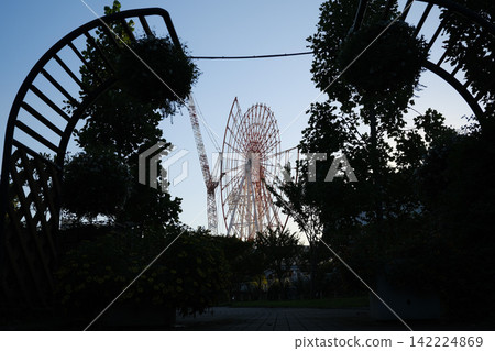 Odaiba Ferris Wheel Demolition Work September 2022 Odaiba Ferris Wheel Demolition Work September 2022 142224869