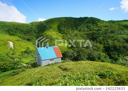 Shirakimine Mountain Hut and Shirakimine Summit Shirakimine Mountain Hut and Shirakimine Summit 142225633