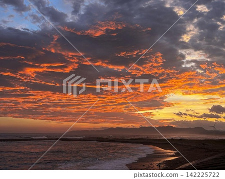 The morning glow sea The morning glow sea 142225722