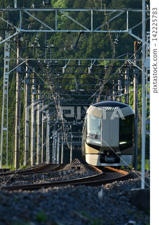 特快列車「自由號」晚上會經過栃木縣。 特快列車「自由號」晚上會經過栃木縣。 142225783