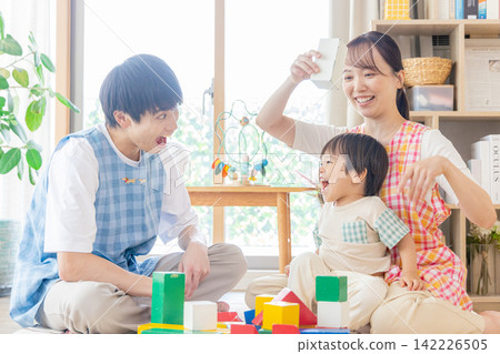 孩子們玩兒童保育 142226505