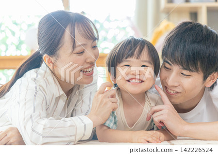 A family relaxing in the living room 142226524