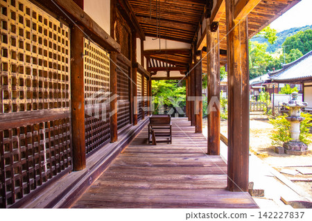 法海寺：藥師如來是女性崇拜的神靈，其祝福包括平安分娩、母乳哺育和受孕。 142227837