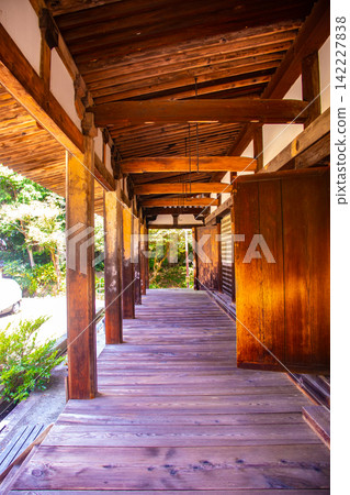 法海寺:藥師如來是女性崇拜的神靈,其祝福包括平安分娩、母乳哺育和受孕。 法海寺:藥師如來是女性崇拜的神靈,其祝福包括平安分娩、母乳哺育和受孕。 142227838