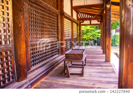 法海寺:藥師如來是女性崇拜的神靈,其祝福包括平安分娩、母乳哺育和受孕。 法海寺:藥師如來是女性崇拜的神靈,其祝福包括平安分娩、母乳哺育和受孕。 142227840