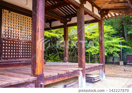 Hokaiji Temple: The blessings of Yakushi Nyorai, a deity revered by women, include safe childbirth, breastfeeding, and conception. Hokaiji Temple: The blessings of Yakushi Nyorai, a deity revered by women, include safe childbirth, breastfeeding, and conception. 142227870
