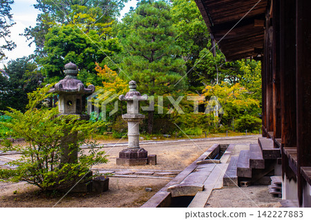 Hokaiji Temple: The blessings of Yakushi Nyorai, a deity revered by women, include safe childbirth, breastfeeding, and conception. Hokaiji Temple: The blessings of Yakushi Nyorai, a deity revered by women, include safe childbirth, breastfeeding, and conception. 142227883