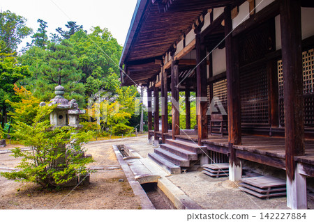 Hokaiji Temple: The blessings of Yakushi Nyorai, a deity revered by women, include safe childbirth, breastfeeding, and conception. Hokaiji Temple: The blessings of Yakushi Nyorai, a deity revered by women, include safe childbirth, breastfeeding, and conception. 142227884