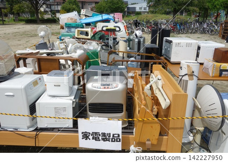 Bulky garbage collection Bulky garbage collection 142227950