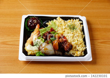 中式便當盒:炒飯 中式便當盒:炒飯 142230101