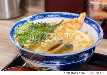 米飯和油炸魚碗 米飯和油炸魚碗 142230238