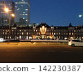 夜晚閃亮的車站 142230387