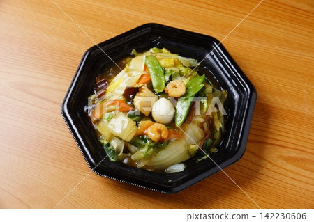 Chinese-style rice bowl with thick sauce Chinese-style rice bowl with thick sauce 142230606