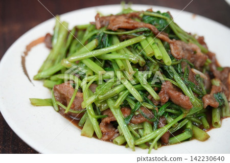 Taiwanese Taiwanese 142230640