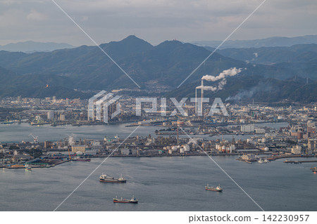 The industrial city at dusk - Shunan City, Yamaguchi Prefecture The industrial city at dusk - Shunan City, Yamaguchi Prefecture 142230957