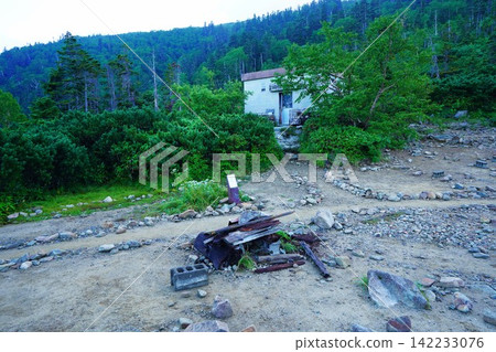 Uninhabited Yakushi Pass Campsite Attacked by Bear Uninhabited Yakushi Pass Campsite Attacked by Bear 142233076